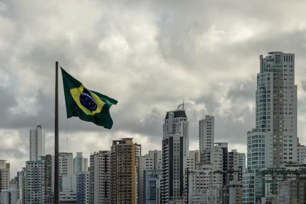 Brasil muestra signos de estabilizacion economica con reduccion del deficit y mejora en expectativas inflacionarias • El Conejo de Wall Street