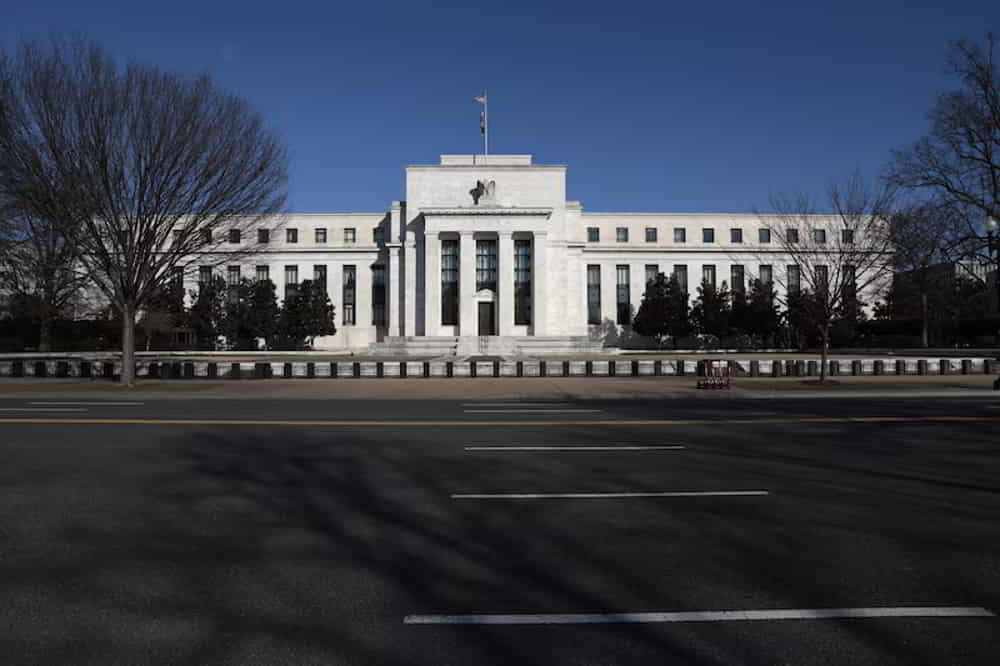 Los Rendimientos de los Treasuries Suben en Toda la Curva mientras el Mercado Aplaza los Recortes de Tasas a 2027 &bull; El Conejo de Wall Street