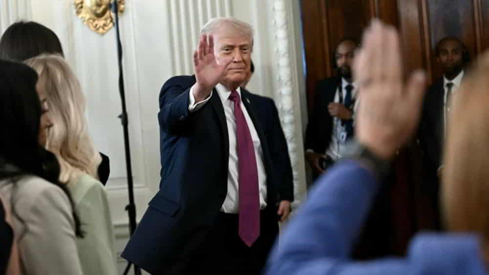 Trump Extiende la Tregua con Iran pero Mantiene el Bloqueo Naval en el Estrecho de Ormuz &bull; El Conejo de Wall Street