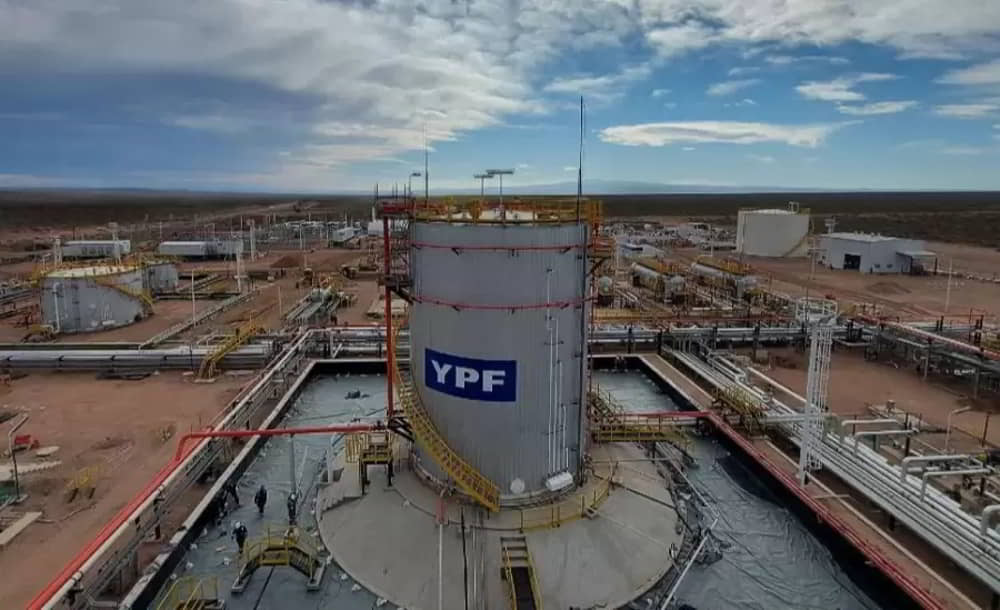 YPF Cede Diez Areas Petroleras a Santa Cruz como Parte de su Estrategia 4x4 1 • El Conejo de Wall Street