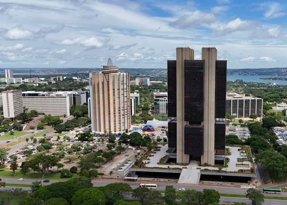Banco Central de Brasil Mantiene Cautela ante Datos Economicos • El Conejo de Wall Street