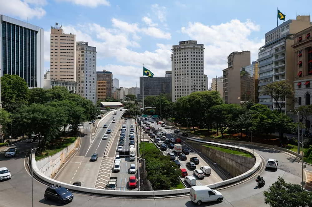 Brasil Banco Central mantiene tasa Selic y advierte sobre presiones inflacionarias por politica fiscal • El Conejo de Wall Street