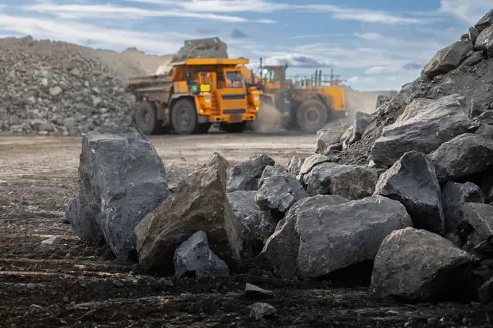 Dos Nuevos Proyectos Mineros Ingresan al RIGI con Inversiones por USD 2.132 Millones y mas de 8.000 Empleos &bull; El Conejo de Wall Street