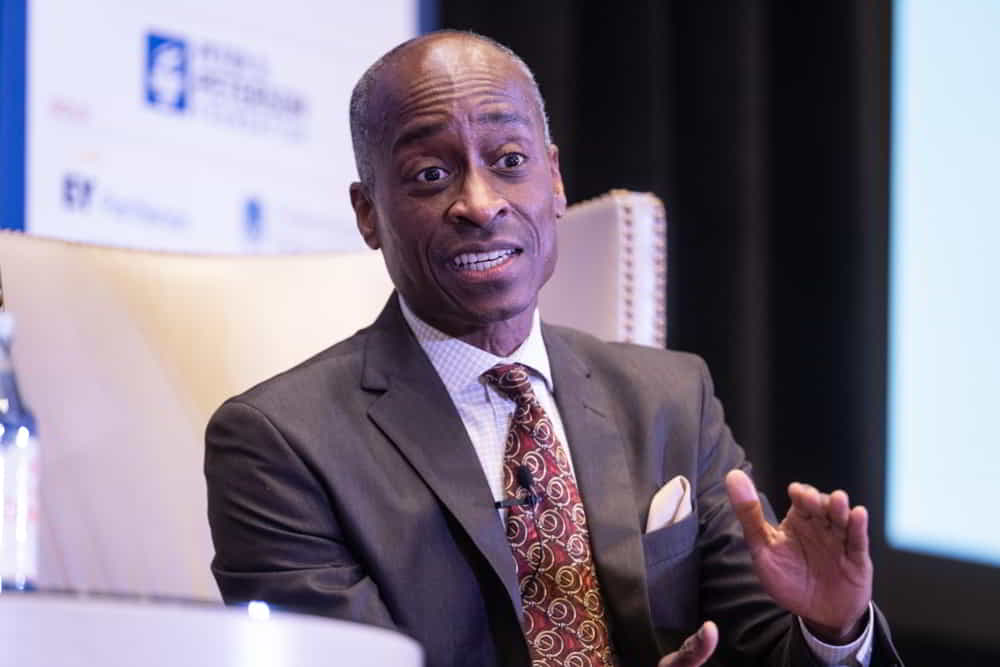 Philip Jefferson de la Fed Sugiere Cautela en Proximos Pasos de Politica Monetaria • El Conejo de Wall Street