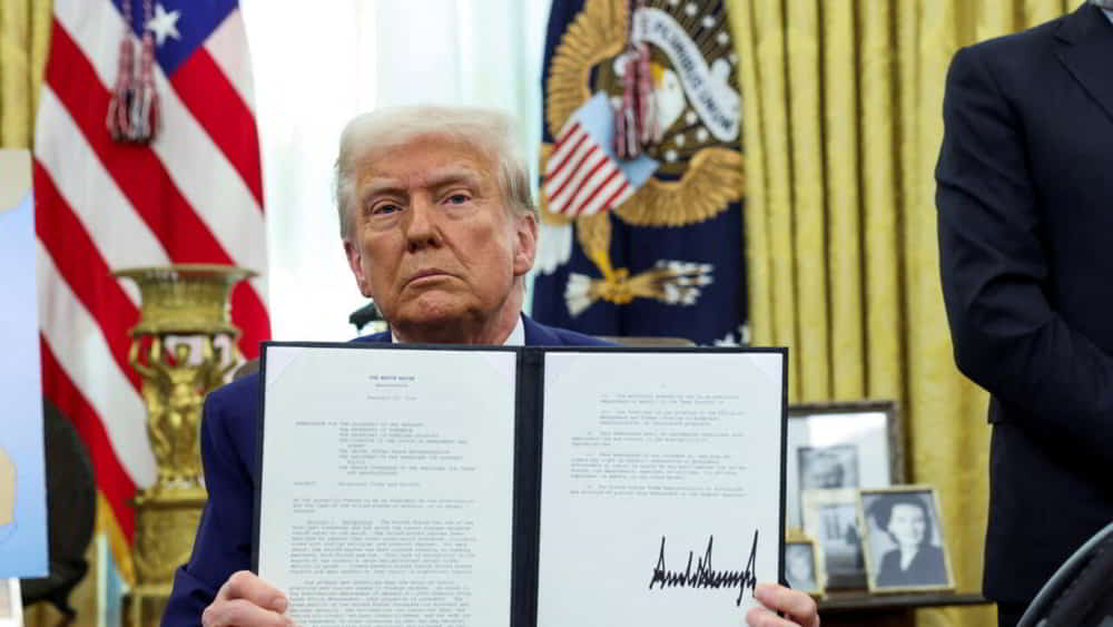 Trump firma orden ejecutiva para reducir precios de medicamentos bajo politica de nacion mas favorecida • El Conejo de Wall Street