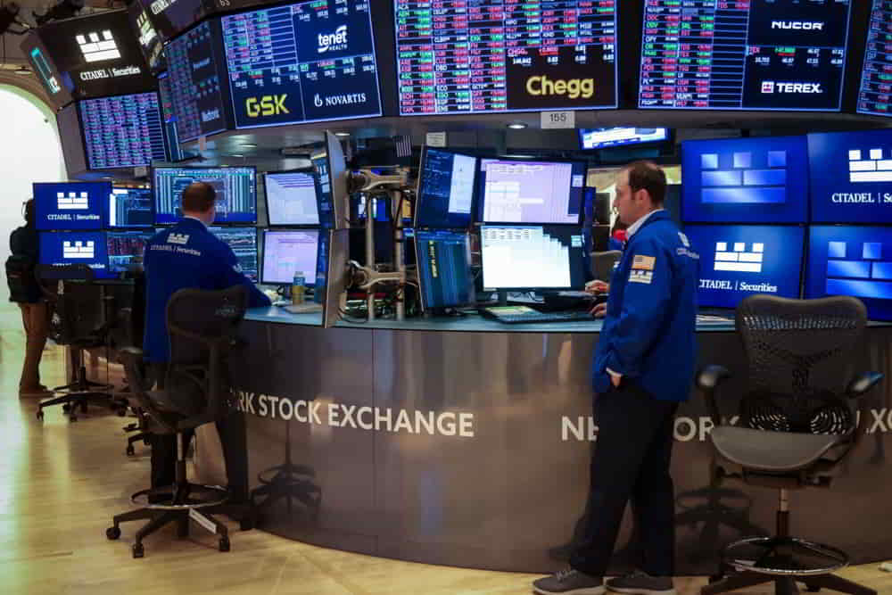 Wall Street Cierra con Resultados Mixtos Mientras Bonos del Tesoro Muestran Fortaleza • El Conejo de Wall Street