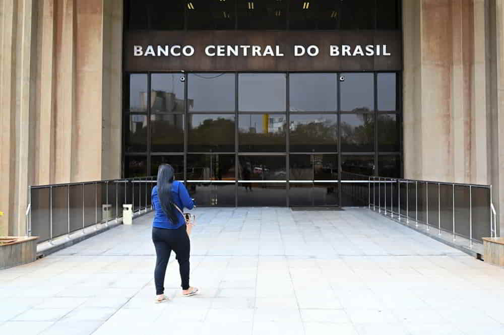 Banco Central de Brasil Mantiene Postura Hawkish con Tasa al 15 • El Conejo de Wall Street