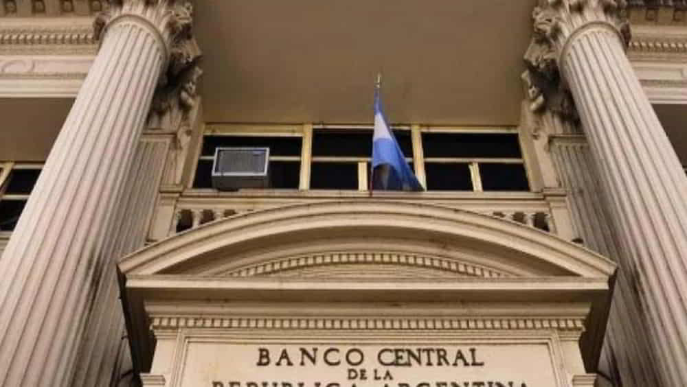 El BCRA sumó otros US$73 millones en el mercado de cambios y acumula US$823 millones de compras en junio El BCRA sumo otros US73 millones en el mercado de cambios y acumula US823 millones de compras en junio • El Conejo de Wall Street