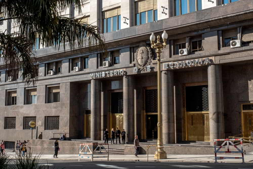 El Tesoro capto US100 millones en la reapertura del AO28 ante una demanda que supero 17 veces la oferta &bull; El Conejo de Wall Street