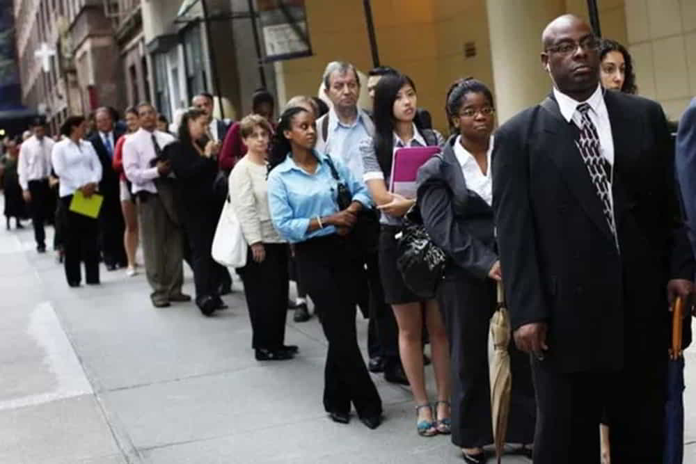 Mercado Laboral Estadounidense Muestra Senales Mixtas con Aumento de Vacantes • El Conejo de Wall Street