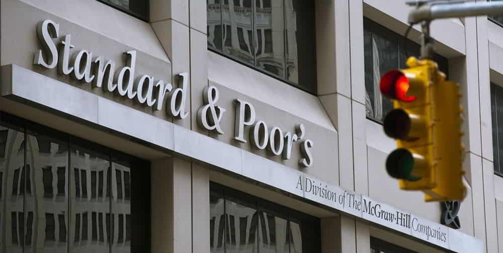S&P eleva la calificación crediticia de Argentina a B- por primera vez desde 2019 SP eleva la calificacion crediticia de Argentina a B por primera vez desde 2019 • El Conejo de Wall Street