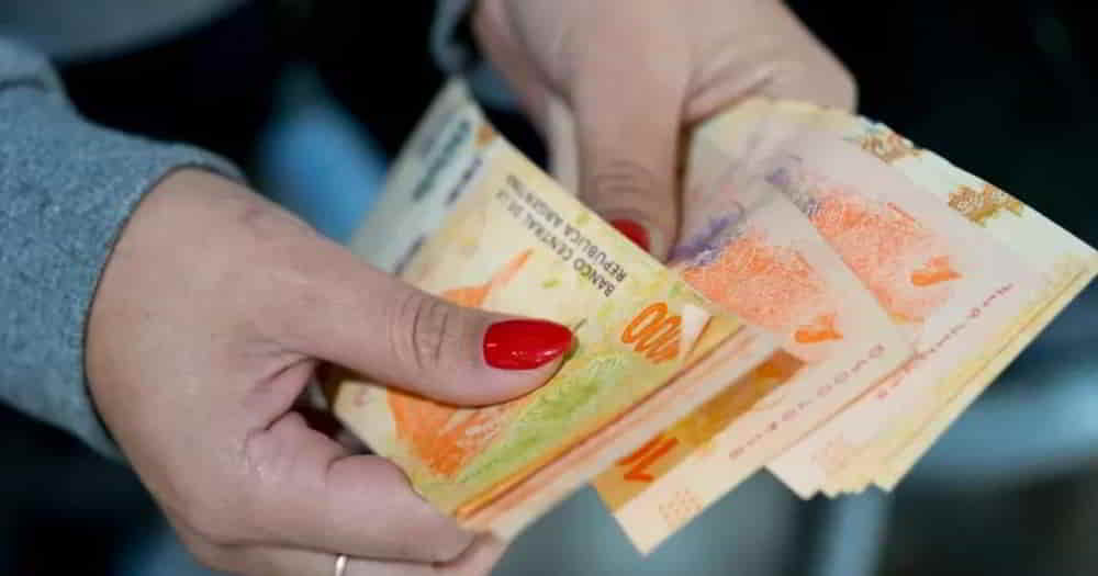 Salarios Registraron Alza del 34 en Abril pero Perdieron Poder Adquisitivo • El Conejo de Wall Street