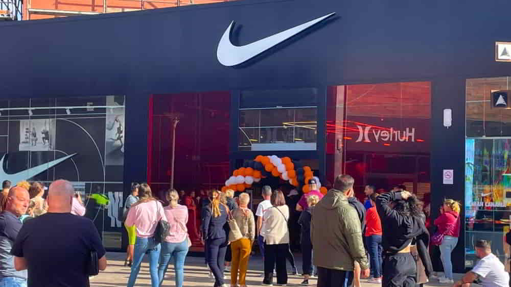 Acuerdo Comercial con Vietnam Impulsa Acciones de Nike y Redefine Estrategia Arancelaria • El Conejo de Wall Street