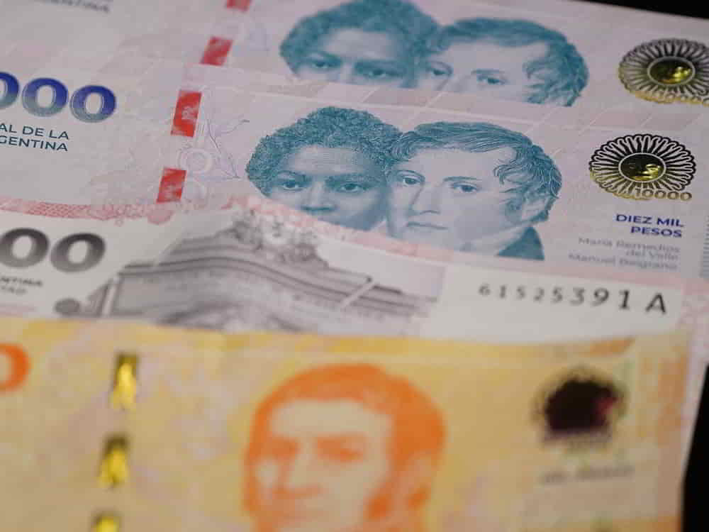 Bonos en Pesos Ganan Terreno con Tasas Mas Bajas • El Conejo de Wall Street