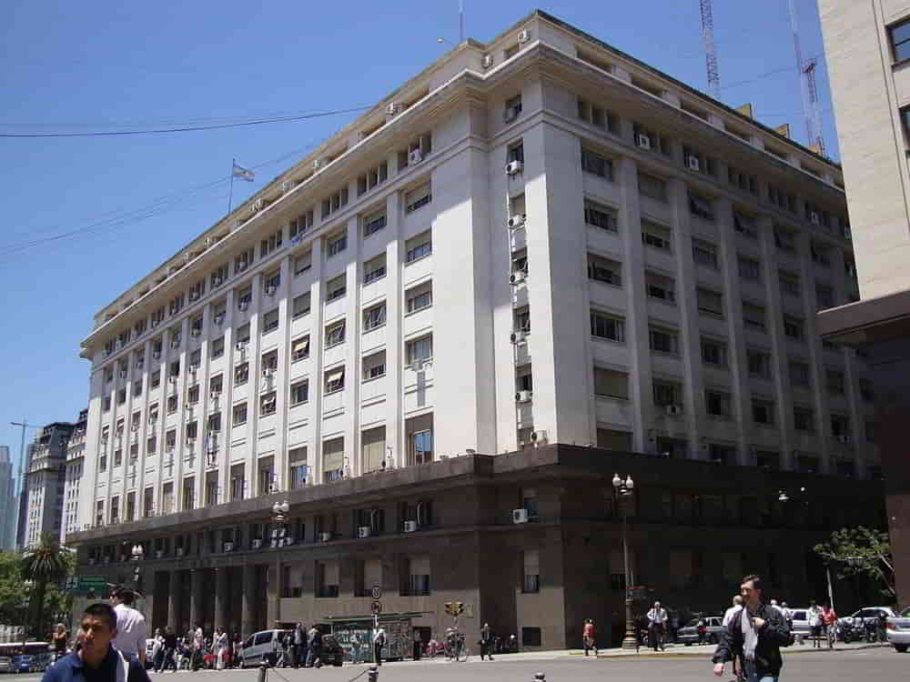 Ministerio de Economia Oficializa Licitacion por 118 Billones con Expectativas de Rollover Negativo • El Conejo de Wall Street