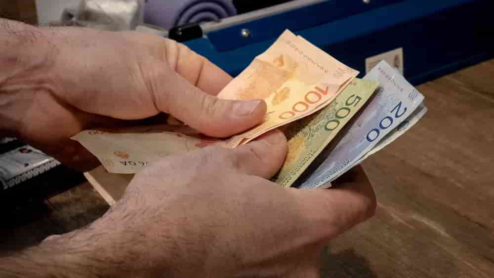 Salarios Argentinos Superan Inflacion en Mayo con Aumento del 3 segun INDEC • El Conejo de Wall Street
