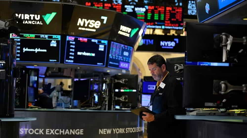 Wall Street Cierra con Resultados Mixtos Mientras Bajan Rendimientos de Bonos • El Conejo de Wall Street