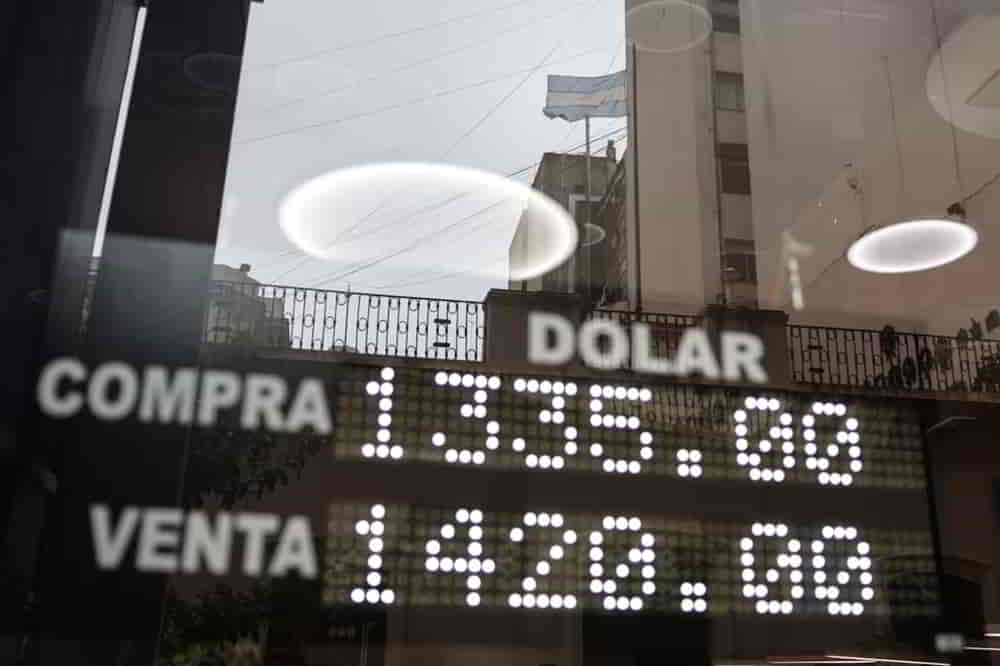 Dólar Oficial Cae 3,8% tras Contundente Triunfo del Oficialismo en Elecciones Legislativas Dolar Oficial Cae 38 tras Contundente Triunfo del Oficialismo en Elecciones Legislativas • El Conejo de Wall Street