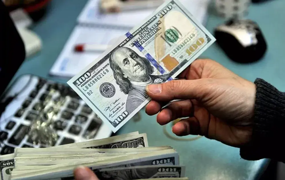Dolar oficial se mantiene estable en 1450.5 consolidando una semana sin variaciones significativas &bull; El Conejo de Wall Street