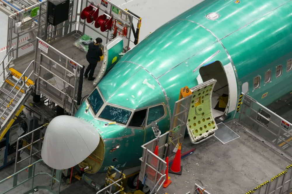 Boeing reporta utilidad contable por venta de activos mientras operacion subyacente mantiene perdidas &bull; El Conejo de Wall Street