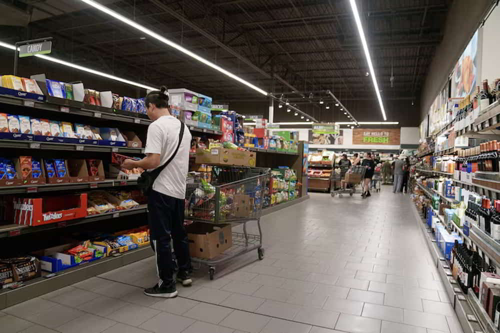 Confianza del consumidor estadounidense cae a minimos de 11 anos por estancamiento laboral y precios elevados &bull; El Conejo de Wall Street