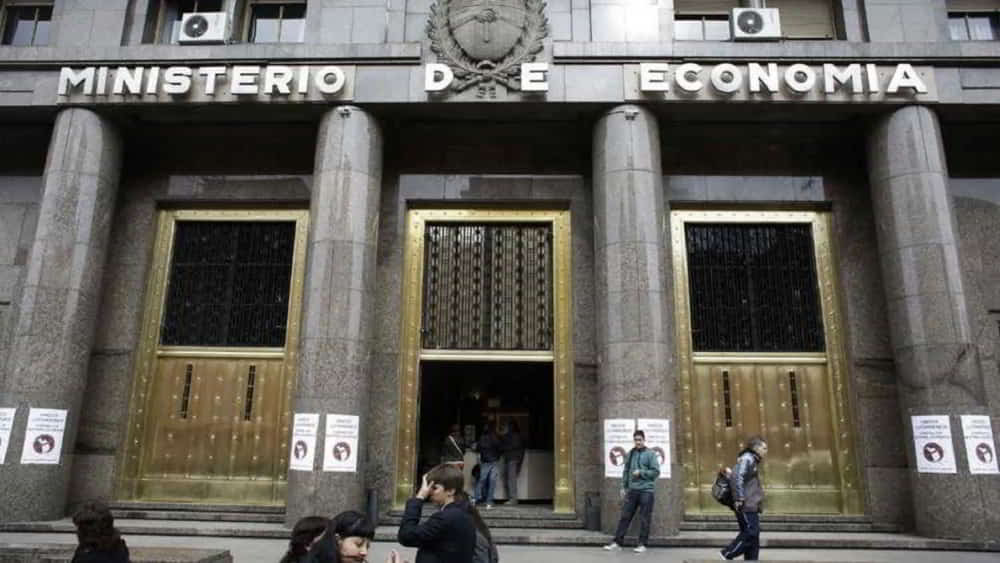 Tesoro argentino renueva 98 de vencimientos en primera licitacion del ano con tasas al alza &bull; El Conejo de Wall Street