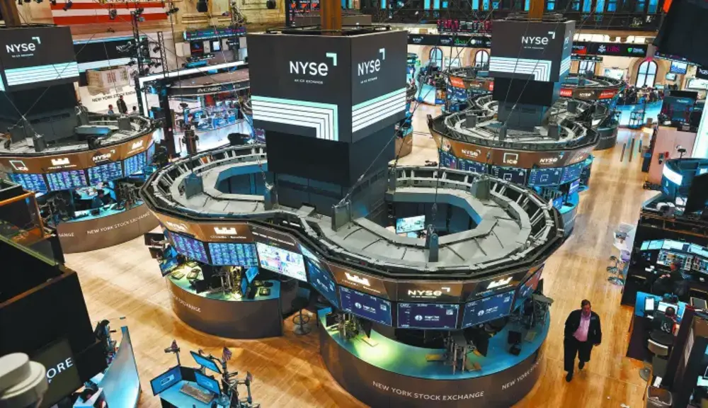 Wall Street cierra con ganancias lideradas por sector bancario y energetico tras datos manufactureros debiles &bull; El Conejo de Wall Street