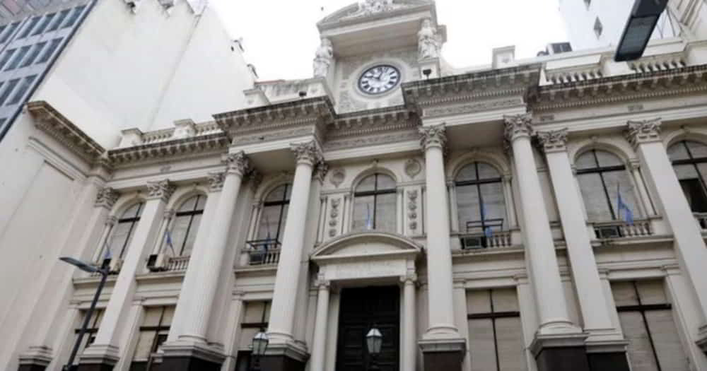 Banco Central Extiende Racha Compradora a 22 Jornadas con Adquisicion de USD 57 Millones &bull; El Conejo de Wall Street