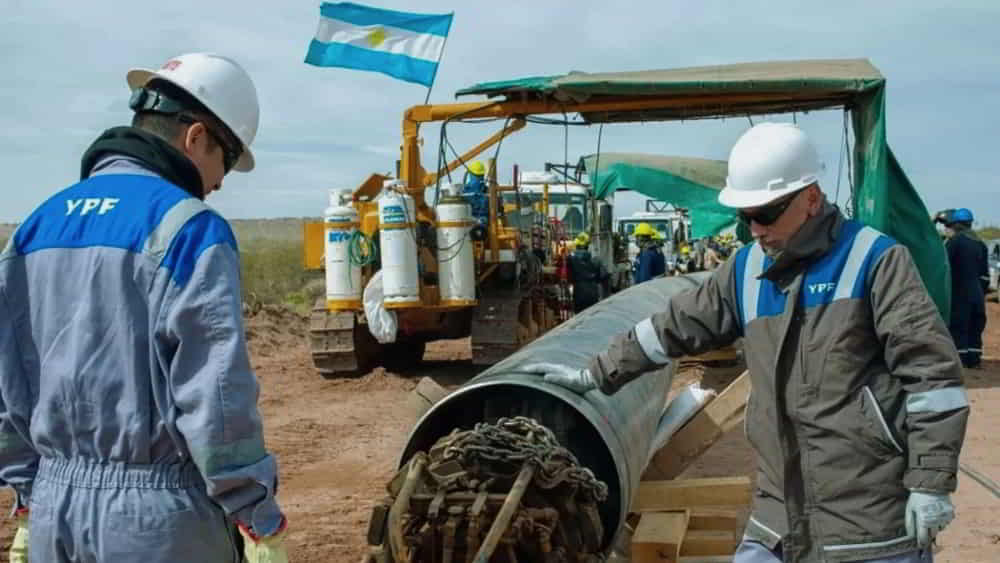 YPF consolida su estrategia en shale con fuerte incremento de produccion y eficiencia operativa YPF consolida su estrategia en shale con fuerte incremento de produccion y eficiencia operativa • El Conejo de Wall Street