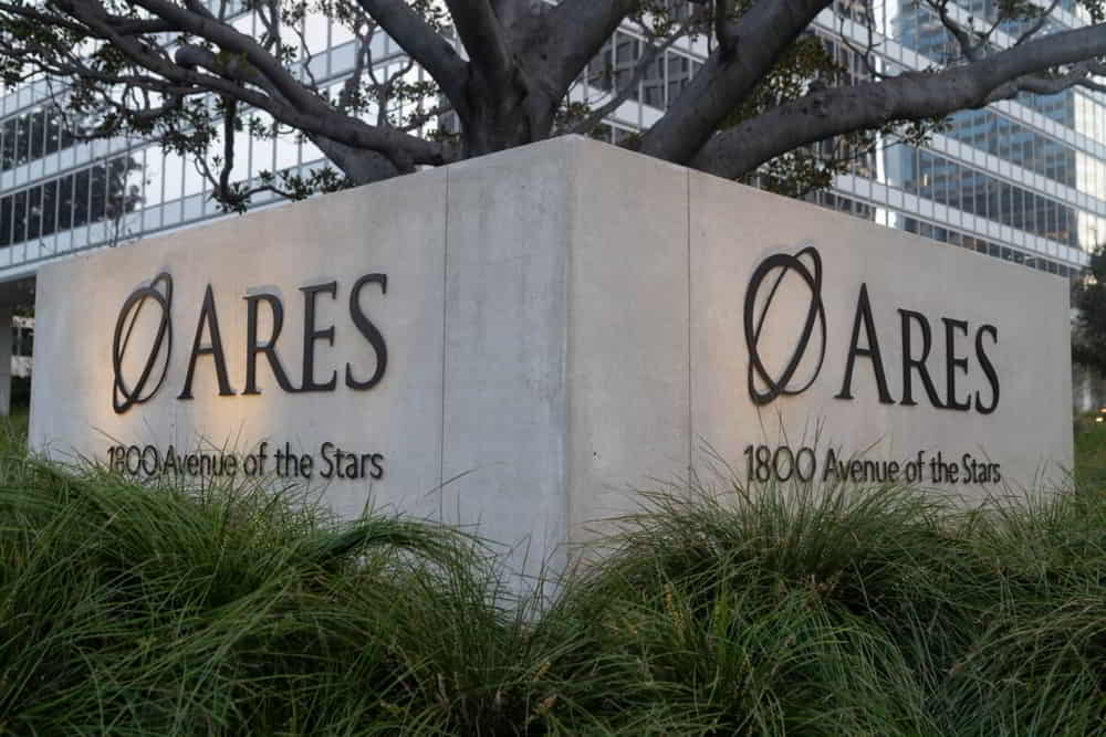 Ares Management limita los retiros de su fondo de credito privado ante el primer gran test de estres del sector &bull; El Conejo de Wall Street