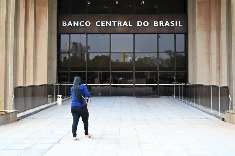 El Banco Central de Brasil inicia un ciclo de baja de tasas pero eleva su proyeccion de inflacion para 2026 &bull; El Conejo de Wall Street