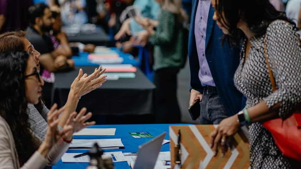 El Mercado Laboral de EE.UU . Supera Estimaciones en Febrero Pero una Revision a la Baja Modera el Optimismo &bull; El Conejo de Wall Street