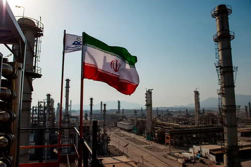 El conflicto en Medio Oriente dispara el precio del Brent y amenaza el suministro global de energia &bull; El Conejo de Wall Street