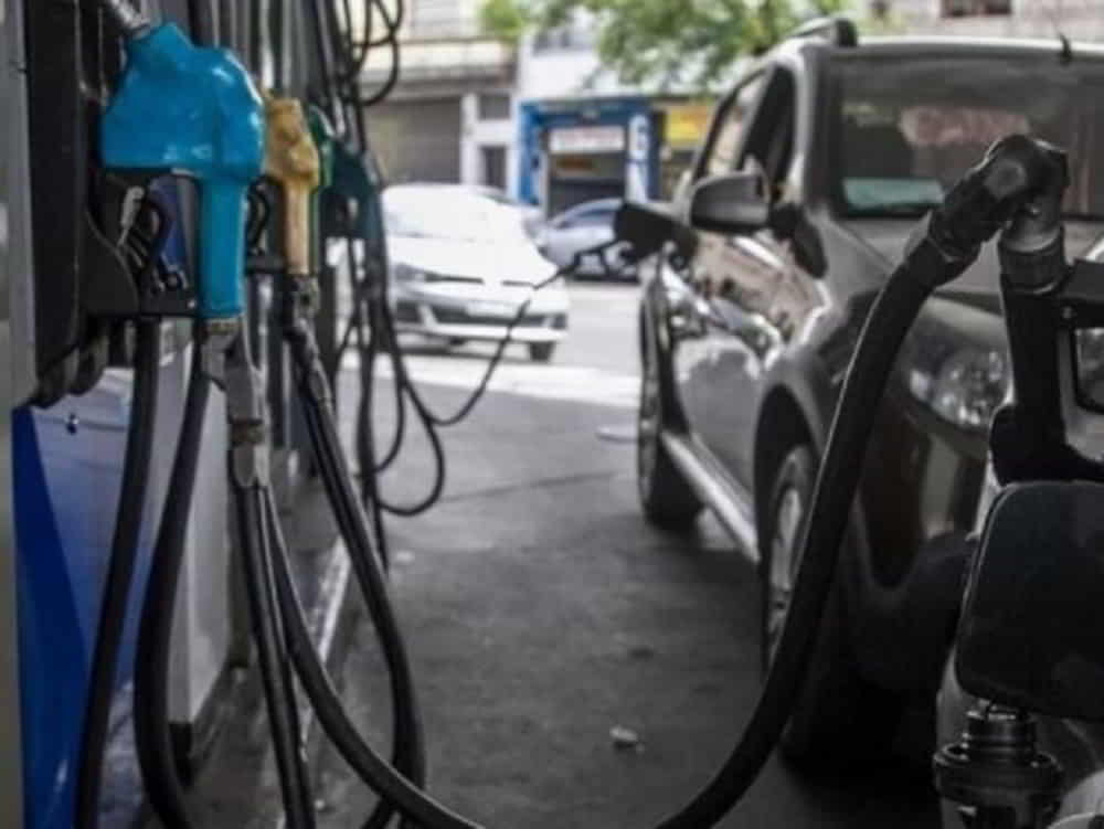 La suba internacional del crudo presiona los precios de los combustibles en Argentina tras los cambios en la Ley de Hidrocarburos &bull; El Conejo de Wall Street