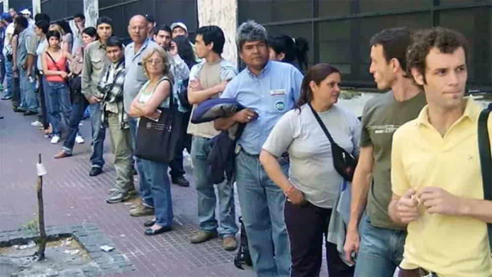 La tasa de desocupacion en Argentina trepo al 75 en el cuarto trimestre de 2025 con mayor impacto en jovenes &bull; El Conejo de Wall Street