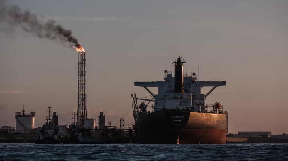 Las Tensiones en Medio Oriente Impulsan el Petroleo WTI a su Nivel mas Alto desde Julio de 2024 &bull; El Conejo de Wall Street