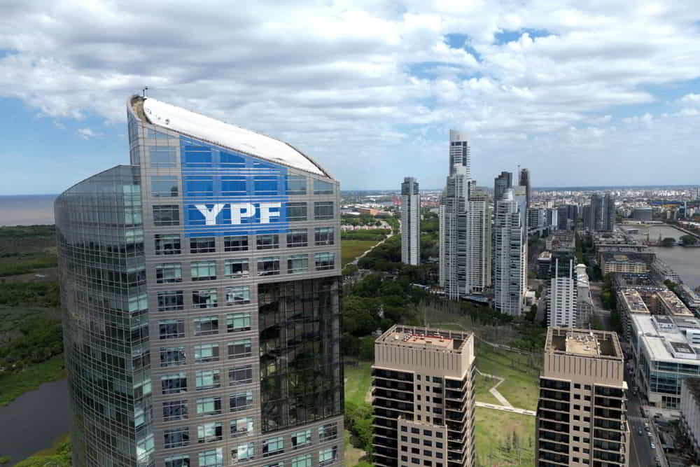 Corte de Apelaciones de Nueva York Revoca Fallo contra Argentina en el Caso YPF y Reduce la Exposicion con Burford &bull; El Conejo de Wall Street