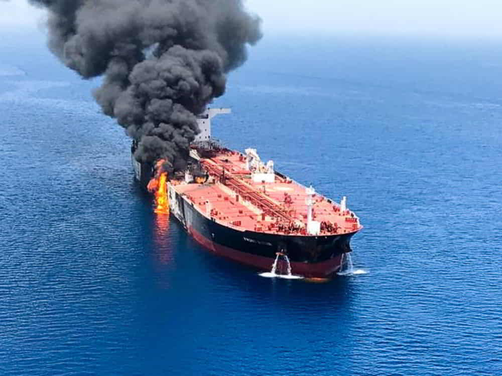 EE.UU . ataca buque irani en el Golfo de Oman e Iran cierra el Estrecho de Hormuz impulsando al alza el precio del crudo &bull; El Conejo de Wall Street