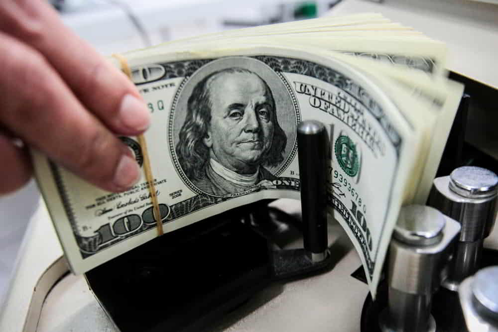 El Dólar Oficial Cierra en 1.410 Pesos con Brechas Reducidas y el Mercado Cambiario Muestra Estabilidad El Dolar Oficial Cierra en 1.410 Pesos con Brechas Reducidas y el Mercado Cambiario Muestra Estabilidad • El Conejo de Wall Street