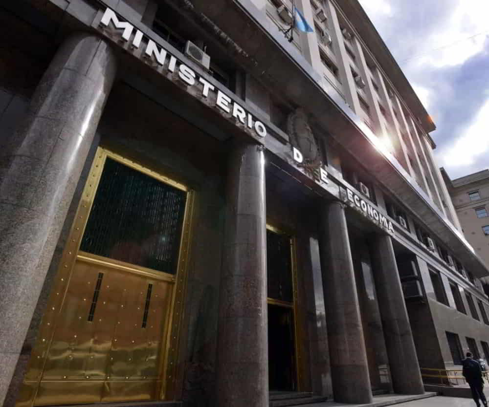 El Sector Público Nacional Registró un Superávit Financiero de $268.000 Millones en Abril y Acumula 0,2% del PIB en el Cuatrimestre El Sector Publico Nacional Registro un Superavit Financiero de 268.000 Millones en Abril y Acumula 02 del PIB en el Cuatrimestre • El Conejo de Wall Street