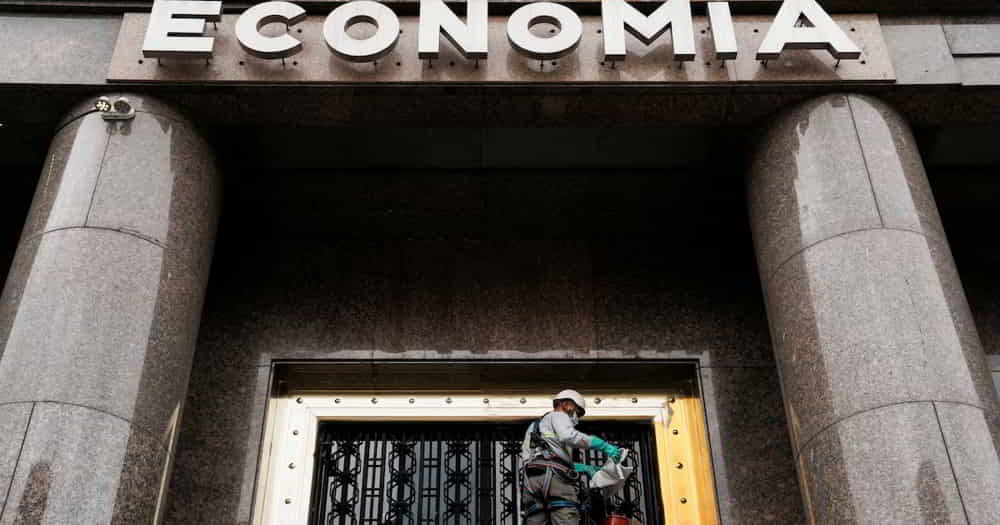 El Tesoro argentino enfrenta vencimientos por 112 billones en un contexto de alta liquidez y tasas en pesos comprimidas &bull; El Conejo de Wall Street
