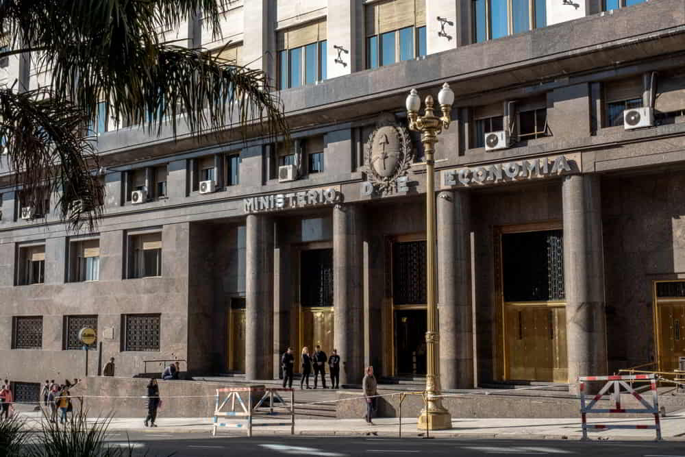 El Tesoro argentino logro un rollover del 114 en la ultima licitacion de deuda con preferencia por tasa fija &bull; El Conejo de Wall Street
