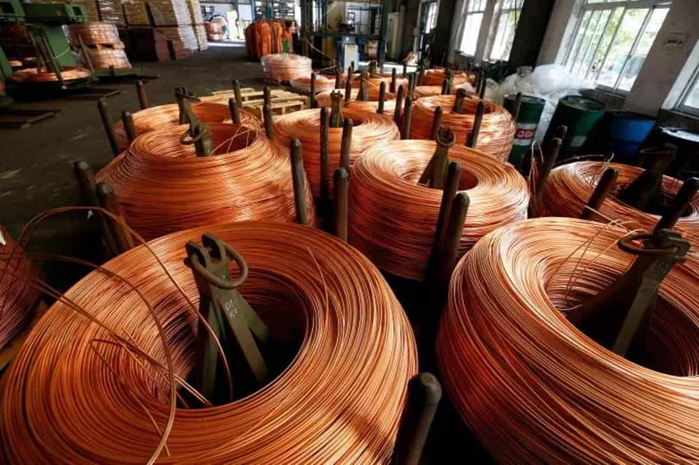 Cobre cae 34 a USD 614 por libra por debilitamiento de demanda en China &bull; El Conejo de Wall Street