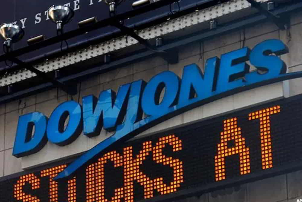 El Dow Jones Alcanza un Nuevo Maximo Historico Impulsado por Finanzas y Sectores Defensivos &bull; El Conejo de Wall Street