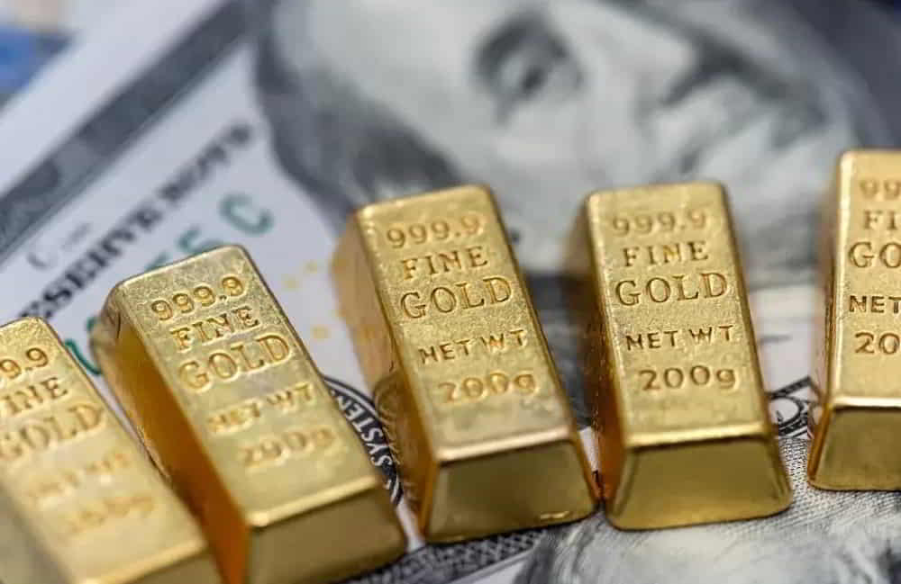 El petroleo se derrumbo mas de 9 y el oro avanzo como activo refugio &bull; El Conejo de Wall Street